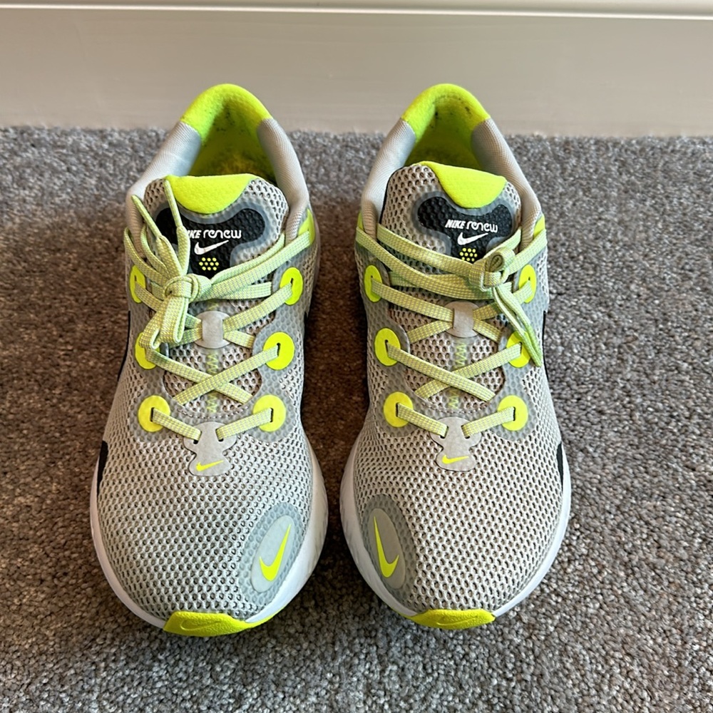Nike Renew Run Mens Size 10. Like New worn 1 time - Picture 2 of 8